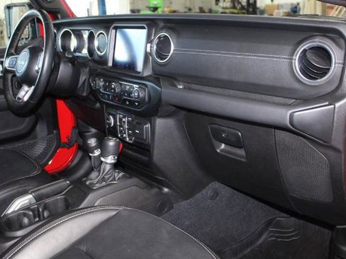 Used 2022 Jeep Wrangler Unlimited Sahara w/ Cold Weather Group image 25