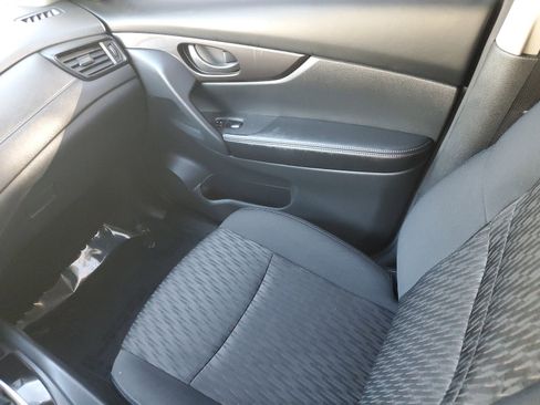 Certified 2019 Nissan Rogue S image 11