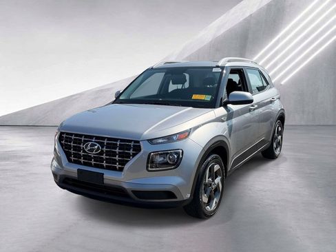Certified 2024 Hyundai Venue SEL FWD image 4