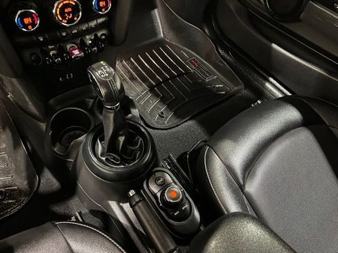 Used 2017 MINI Cooper 2-Door Hardtop image 16