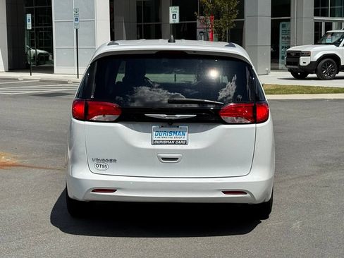 Used 2023 Chrysler Voyager LX FWD image 5