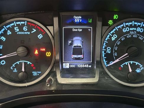 Used 2019 Toyota Tacoma SR5 AWD/4WD image 24