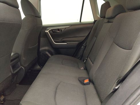 Used 2021 Toyota RAV4 LE FWD image 18