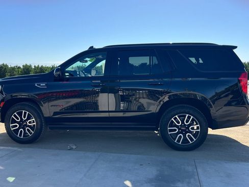 Used 2023 GMC Yukon AT4 w/ AT4 Premium Package AWD/4WD image 8