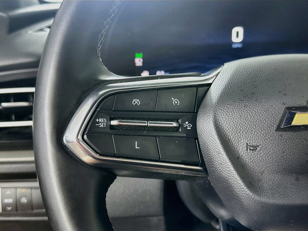 Used 2025 Chevrolet Traverse LT FWD image 23