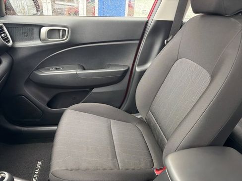 Certified 2025 Hyundai Venue SE image 27