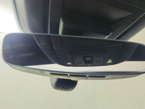 Used 2025 Porsche Cayenne w/ Premium Package image 55