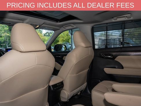 Used 2023 Toyota Highlander Limited FWD image 10