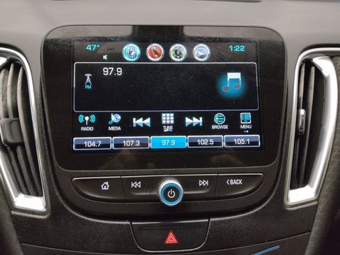 Used 2018 Chevrolet Malibu LT image 25