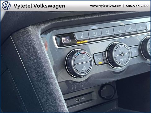 Certified 2021 Volkswagen Tiguan SE w/ Panoramic Sunroof Package image 28
