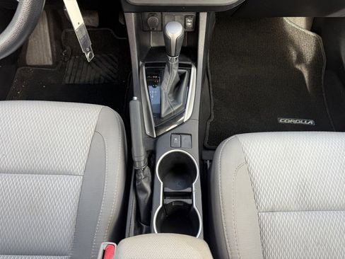 Used 2015 Toyota Corolla LE image 18