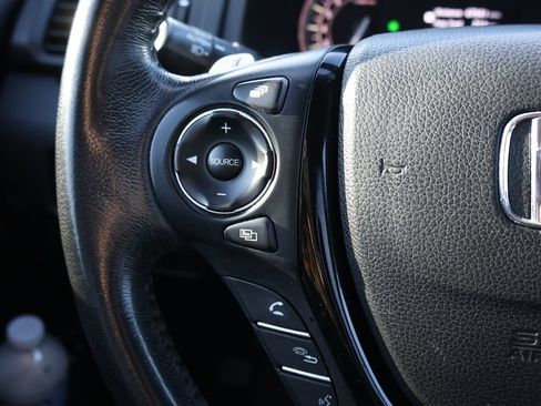 Used 2018 Honda Pilot Touring image 18