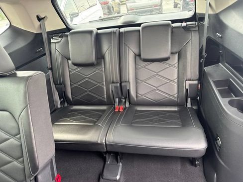 Used 2025 Volkswagen Atlas SE FWD image 23