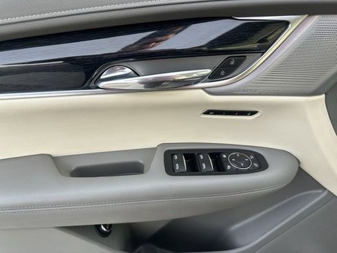 Used 2024 Cadillac XT6 Premium Luxury image 3