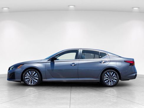 Used 2024 Nissan Altima 2.5 SV FWD image 7