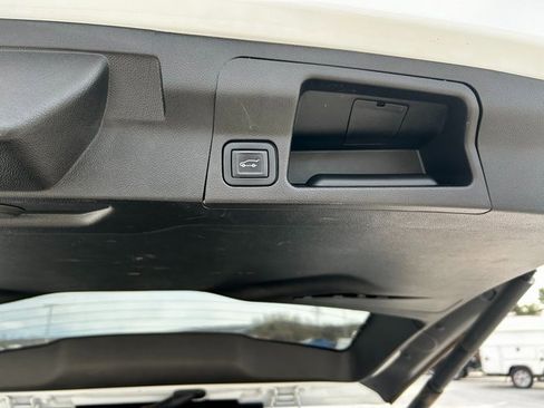 Used 2021 GMC Acadia SLE image 16