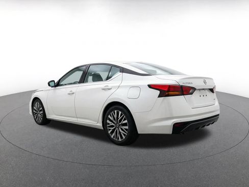 Used 2025 Nissan Altima 2.5 SV FWD image 7