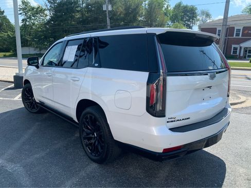 Used 2024 Cadillac Escalade Sport Platinum w/ LPO, ONYX Package AWD/4WD image 4