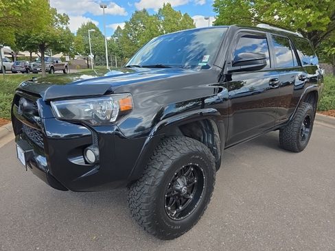 Used 2016 Toyota 4Runner SR5 image 2