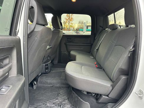 Used 2024 RAM 2500 Tradesman w/ Chrome Appearance Group image 17