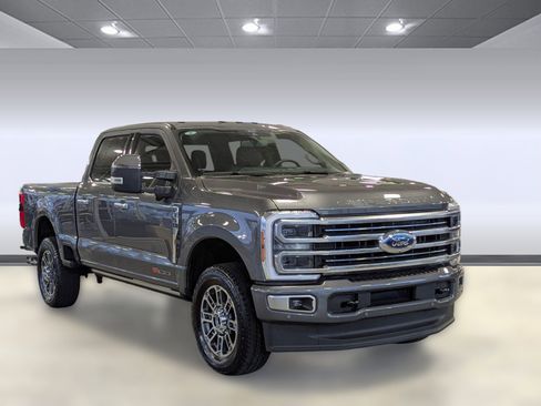 Used 2025 Ford F350 Platinum w/ Platinum Plus Package image 7