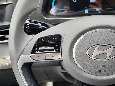 New 2025 Hyundai Elantra Sport image 9