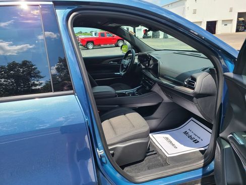 Used 2024 Chevrolet Traverse LT FWD image 16