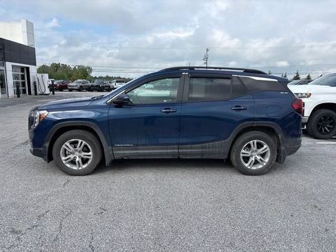 Used 2022 GMC Terrain SLE w/ Driver Convenience Package AWD/4WD image 2