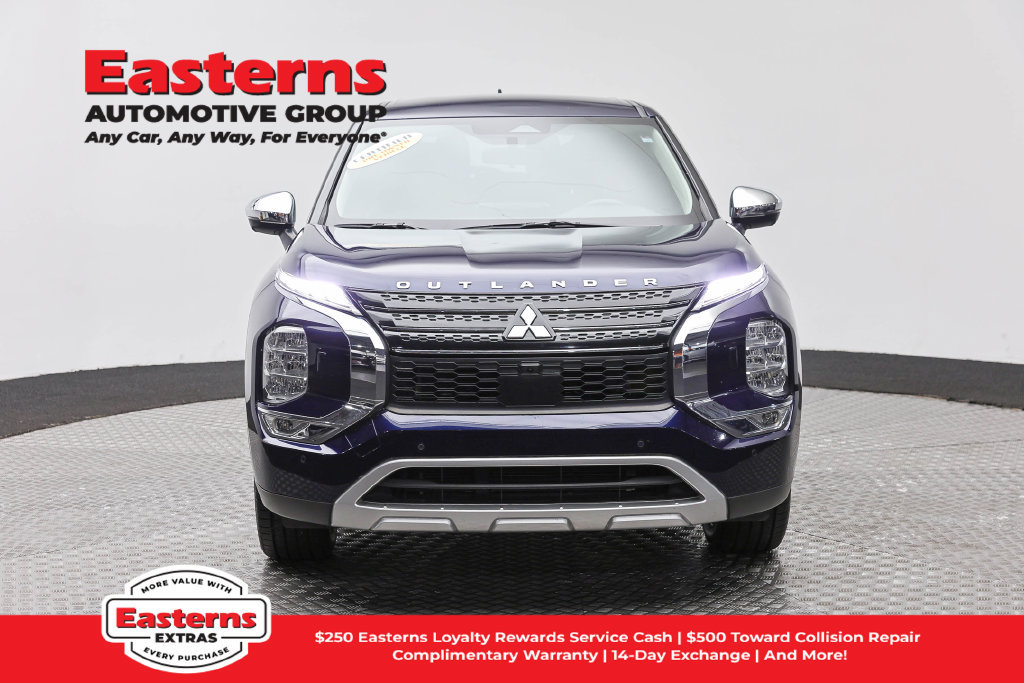 Used 2023 Mitsubishi Outlander SE AWD/4WD image 3