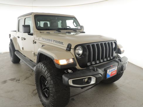 Certified 2022 Jeep Gladiator Sport image 3