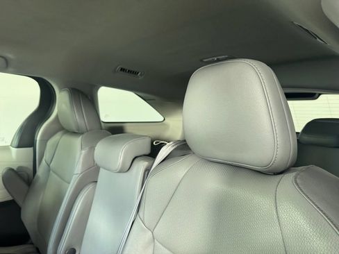 Used 2023 Toyota Sienna XLE FWD image 11