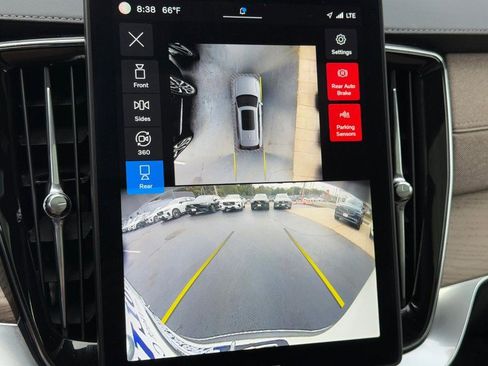 Certified 2025 Volvo XC90 B6 Plus image 21