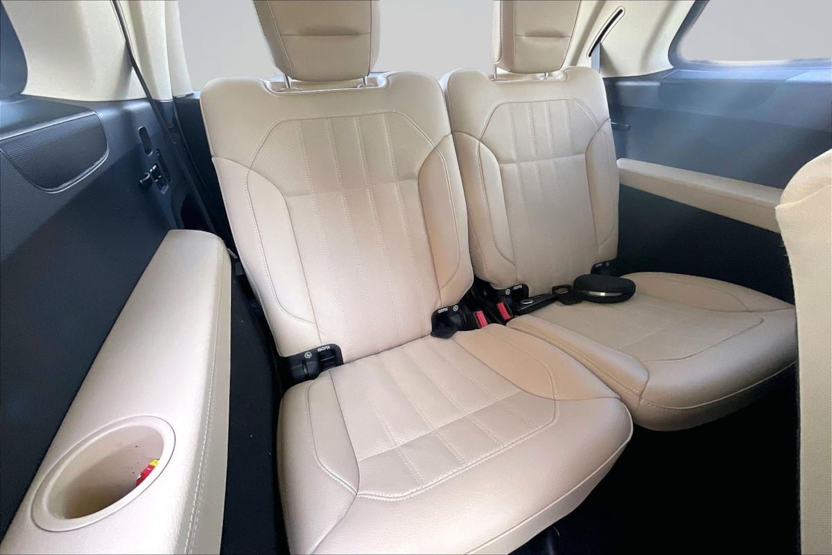 Used 2017 Mercedes-Benz GLS 450 4MATIC w/ Premium Package image 28