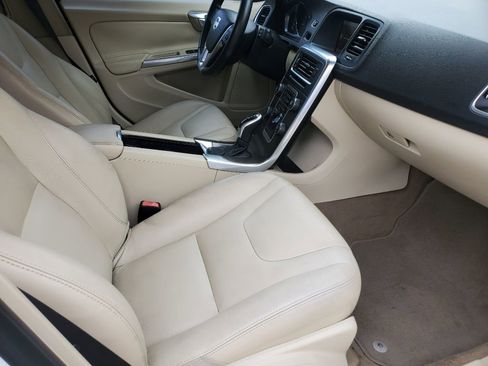 Used 2015 Volvo V60 T5 Premier image 40