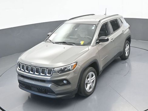 Used 2023 Jeep Compass Latitude AWD/4WD image 42
