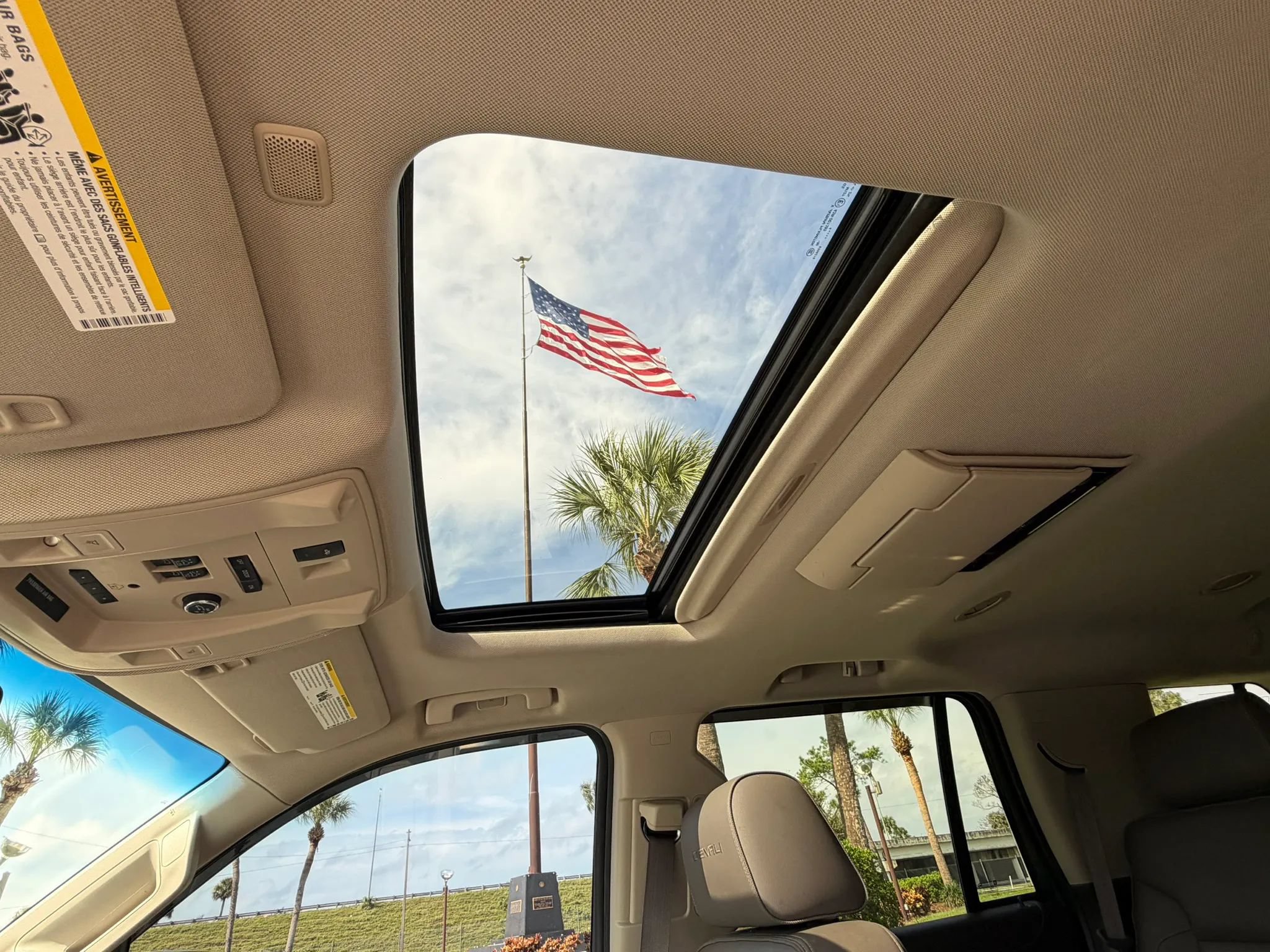 Used 2015 GMC Yukon Denali w/ Touring Package AWD/4WD image 20