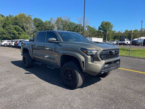 Used 2024 Toyota Tacoma TRD Sport w/ TRD Sport Premium Package AWD/4WD image 7