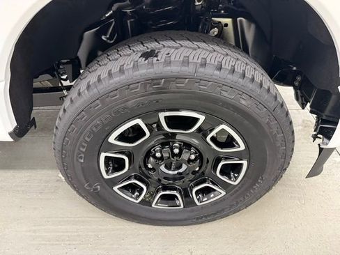 New 2026 Ford F250 Platinum w/ FX4 Off-Road Package image 5