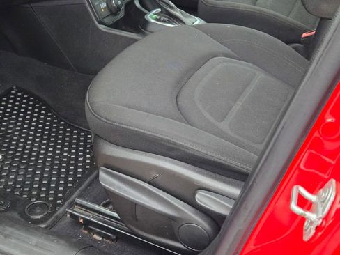 Used 2019 Jeep Renegade Latitude w/ Cold Weather Group image 31