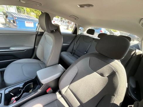 Used 2025 Kia K4 LXS image 12