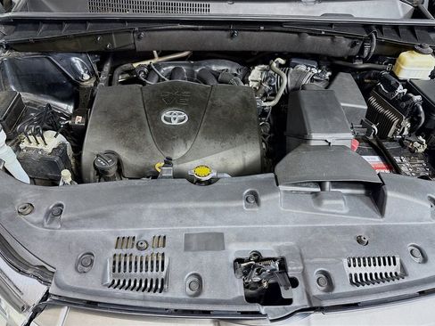 Used 2017 Toyota Highlander Limited image 32