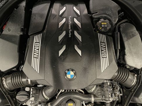 Certified 2022 BMW 750i xDrive w/ Executive Package image 26