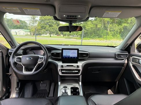 Used 2024 Ford Explorer XLT w/ Equipment Group 202A AWD/4WD image 8