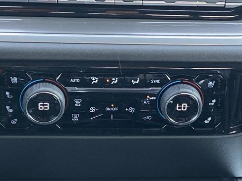 New 2026 Chevrolet Silverado 1500 High Country w/ Technology Package AWD/4WD image 13