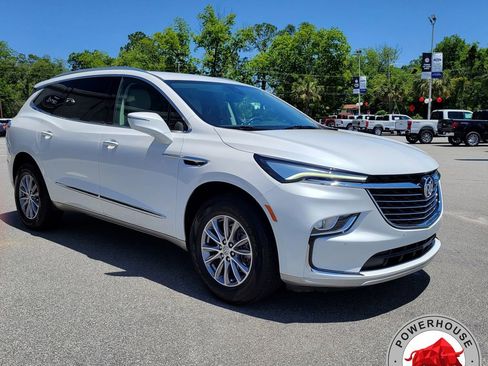 Used 2023 Buick Enclave Essence FWD image 9