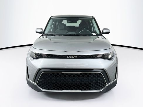 Used 2025 Kia Soul LX w/ LX Technology Package FWD image 2