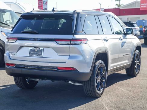 New 2025 Jeep Grand Cherokee Limited image 4
