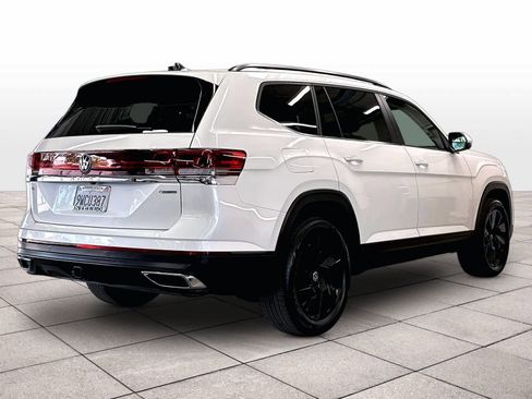 Certified 2026 Volkswagen Atlas SE w/ Black Wheel Package AWD/4WD image 9