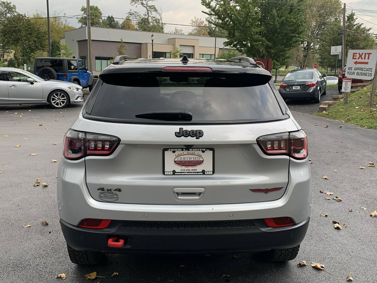 Used 2025 Jeep Compass Trailhawk AWD/4WD image 4