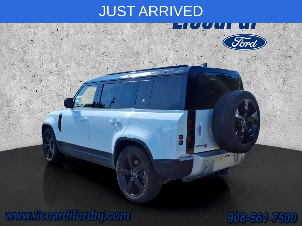 Used 2023 Land Rover Defender 110 SE AWD/4WD image 3